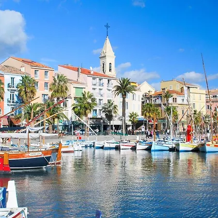 Bright Stopover With Terrace In Six-fours * Six-Fours-les-Plages